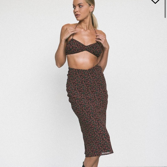 Jagger & Stone Cindy Top in Black Red Floral Print NWT - Picture 3 of 12